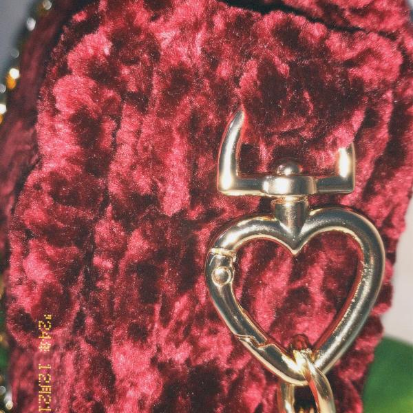 شنطة قطيفة مربعة