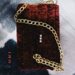 شنطة قطيفة مربعة